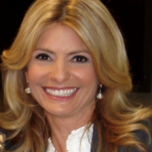 lisa_bloom_headshot_taken_by_lr.tiff lisa_bloom_headshot_taken_by_lr.tiff